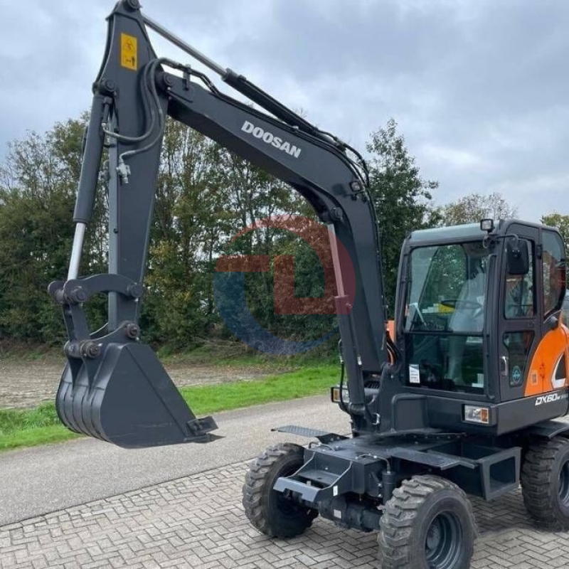 Rubber Wheel Used Doosan Excavator Machinery DX60W 5550KG