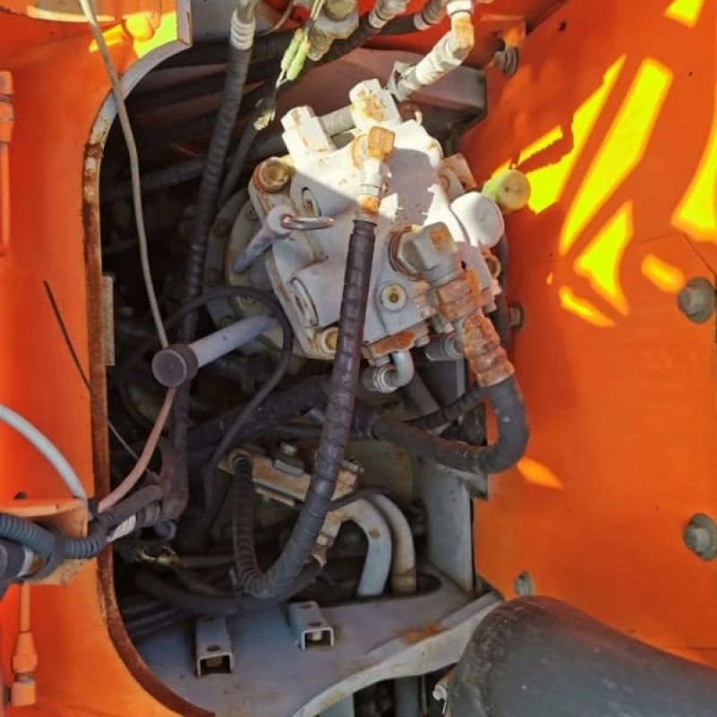 Little Working Hours Used Cheap Hitachi 135 Excavator