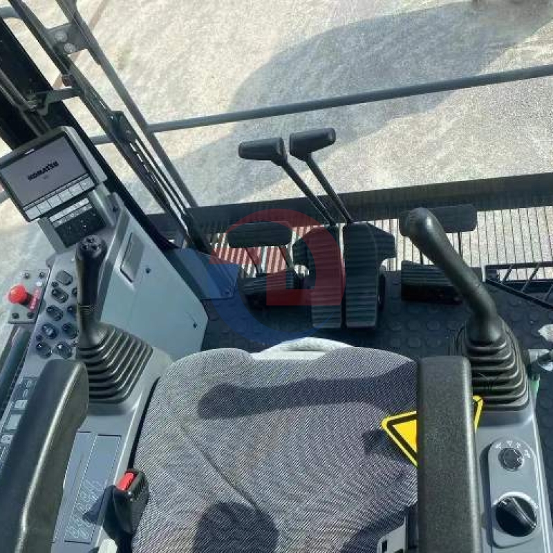 Original Second Hand Komatsu Excavator PC2000-8 Large Earth Moving Machinery