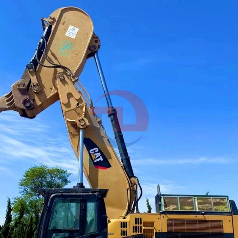 Used CAT Heavy Equipment Crawler Excavator 374d  Digger for Sale