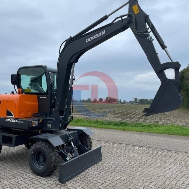 Rubber Wheel Used Doosan Excavator Machinery DX60W 5550KG