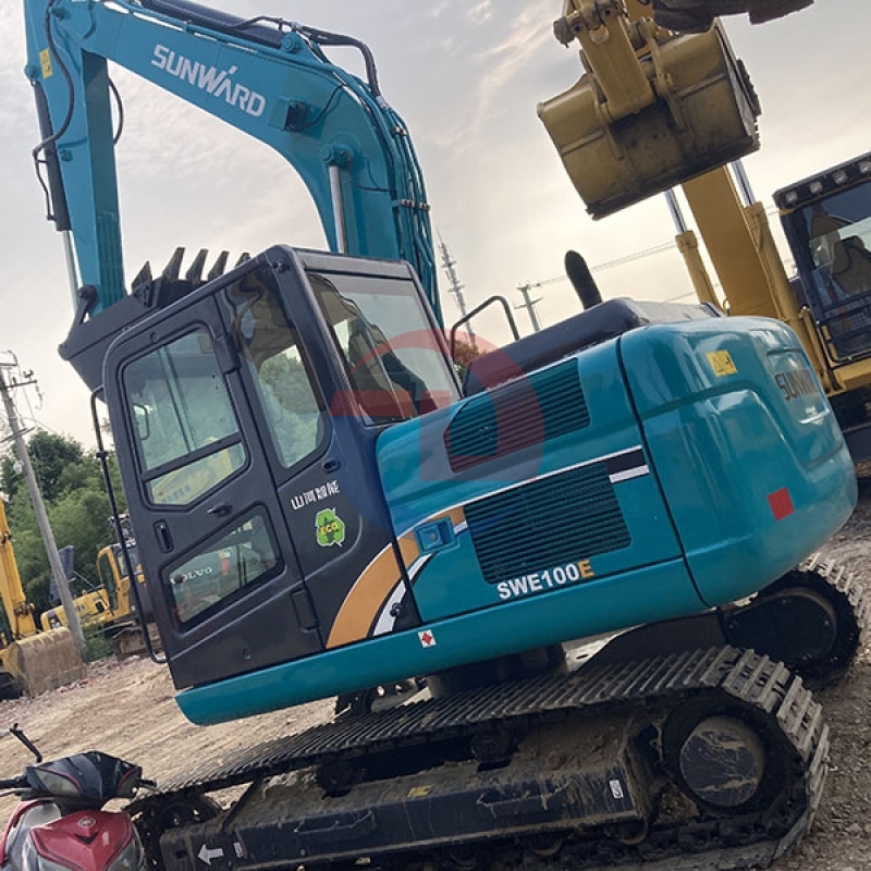 Small Earthmoving Machinery Sunward SWE100E Used Crawler Home Excavator 10tons Swe100 Mini Farm Digger for Sale