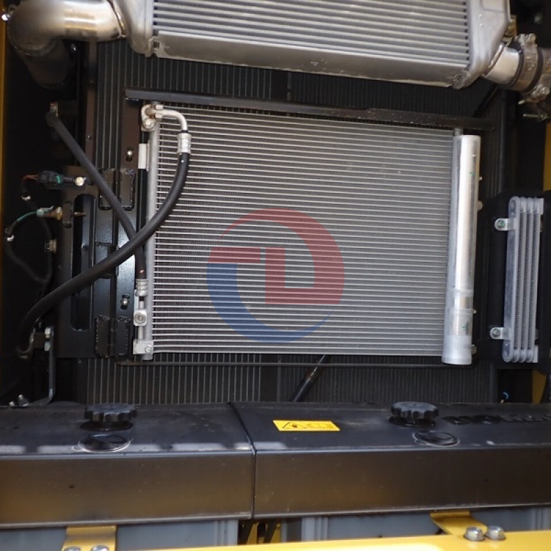 Used Komatsu PC200-11 Excavators  Original Low Price Crawler Hydraulic Excavator Machinery Japanese Condition Hot Sale