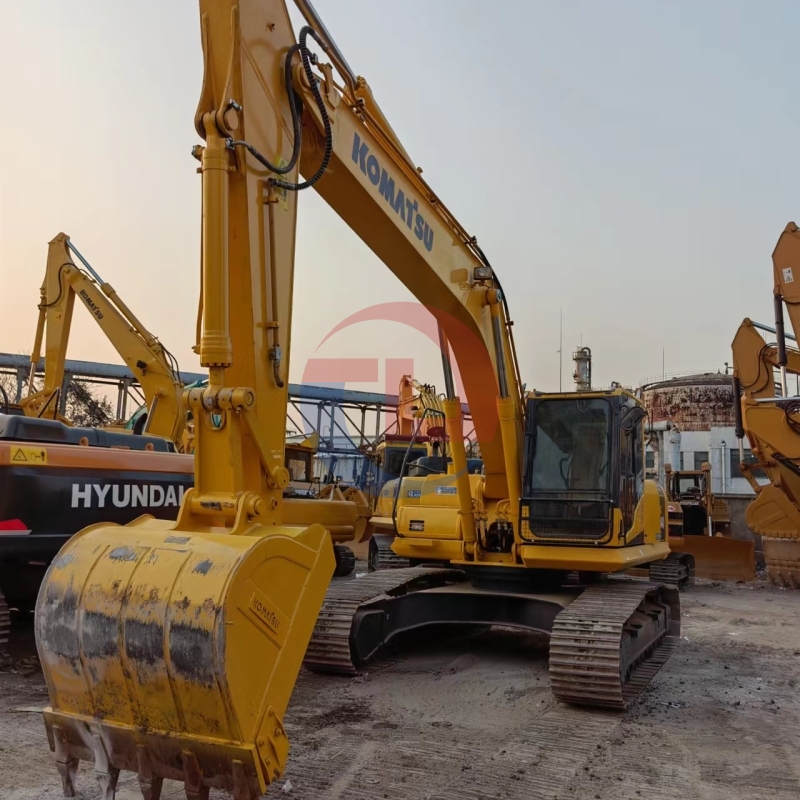 Japan Used Komatsu PC240 PC240-8 Medium Excavator 24ton Second Hand Komatsu 240 240-8 Earth Moving Digger Construction Machinery