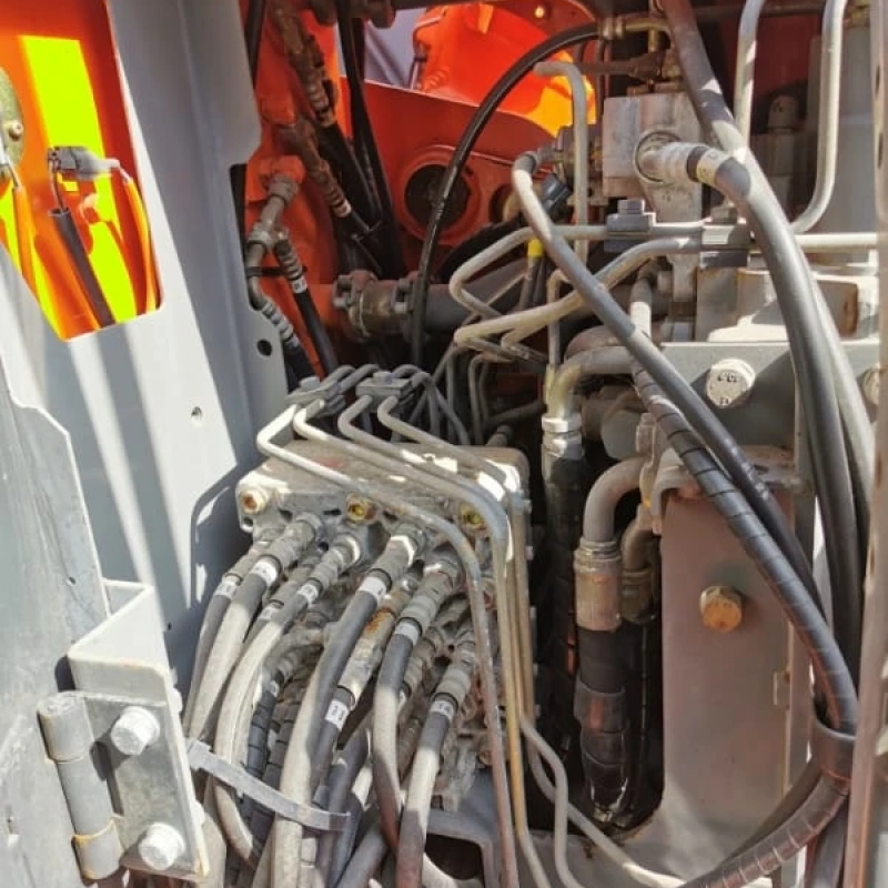 Little Working Hours Used Cheap Hitachi 135 Excavator