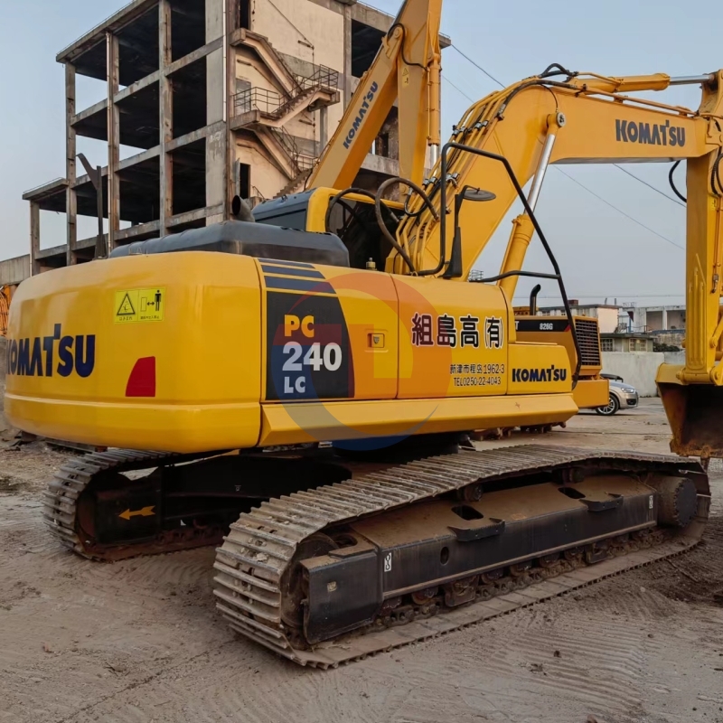 Japan Used Komatsu PC240 PC240-8 Medium Excavator 24ton Second Hand Komatsu 240 240-8 Earth Moving Digger Construction Machinery