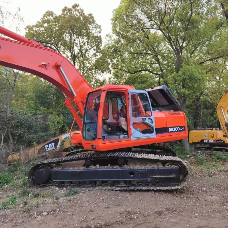 29T Doosan DH300LC Used Track Excavator Repossessed Road Digging Machine
