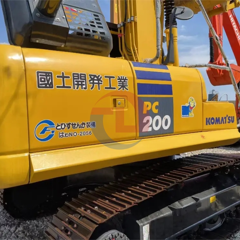 Japanese Hydraulic Used Komatsu PC200-8 Excavator Machine 2000KW 19Tonne