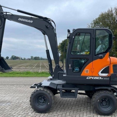 Rubber Wheel Used Doosan Excavator Machinery DX60W 5550KG