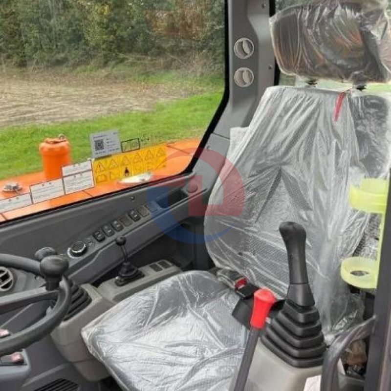 Rubber Wheel Used Doosan Excavator Machinery DX60W 5550KG