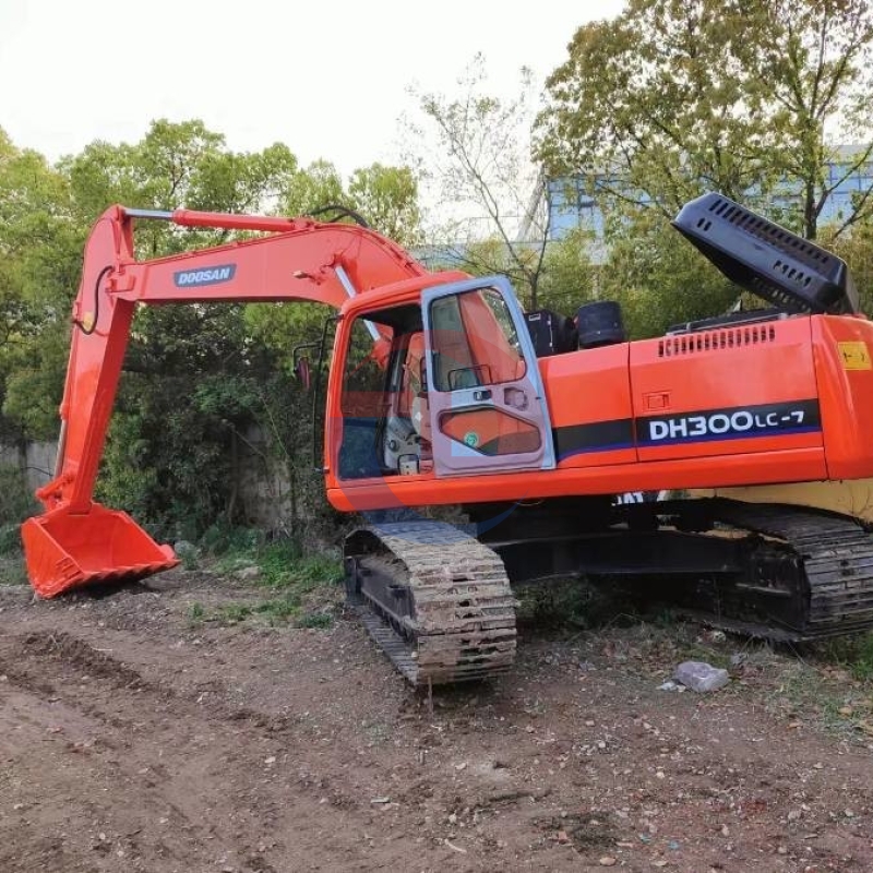 29T Doosan DH300LC Used Track Excavator Repossessed Road Digging Machine