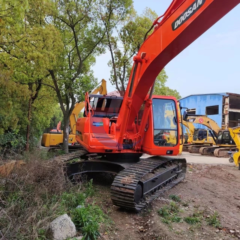 29T Doosan DH300LC Used Track Excavator Repossessed Road Digging Machine