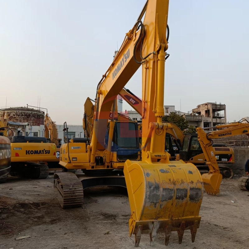 Japan Used Komatsu PC240 PC240-8 Medium Excavator 24ton Second Hand Komatsu 240 240-8 Earth Moving Digger Construction Machinery