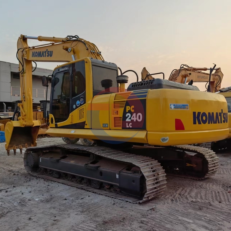Japan Used Komatsu PC240 PC240-8 Medium Excavator 24ton Second Hand Komatsu 240 240-8 Earth Moving Digger Construction Machinery