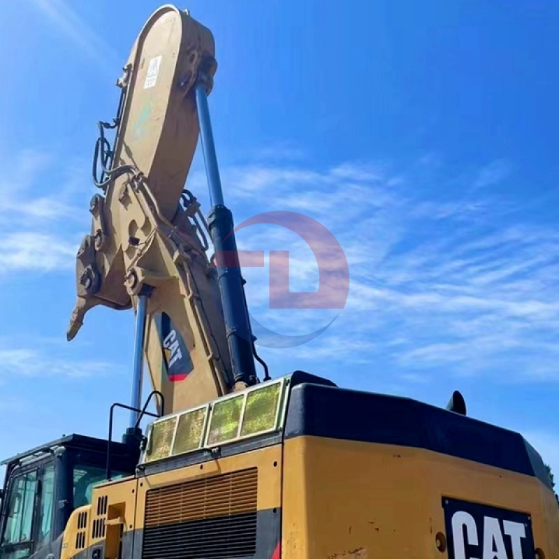 Used CAT Heavy Equipment Crawler Excavator 374d  Digger for Sale