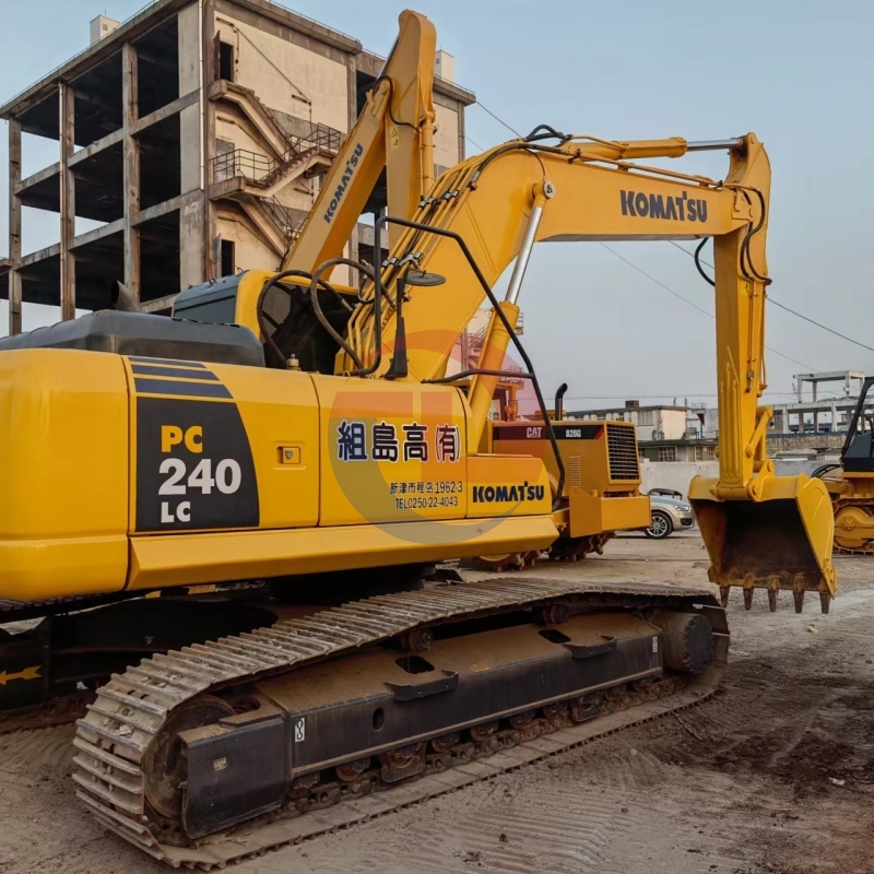 Japan Used Komatsu PC240 PC240-8 Medium Excavator 24ton Second Hand Komatsu 240 240-8 Earth Moving Digger Construction Machinery
