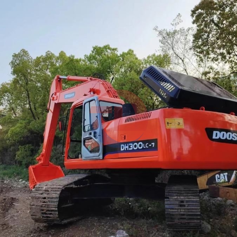 29T Doosan DH300LC Used Track Excavator Repossessed Road Digging Machine