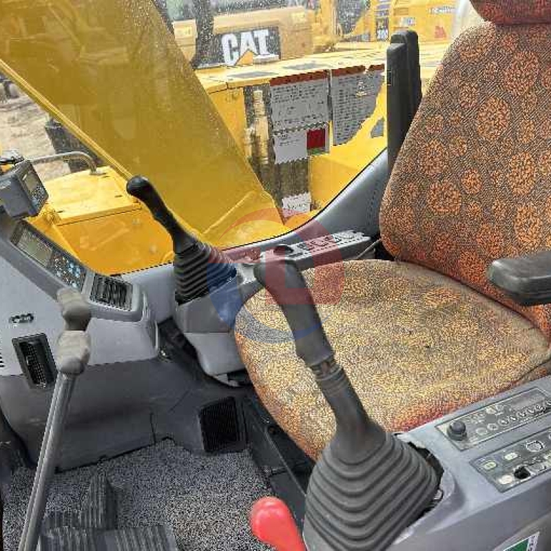 Japanese Used Komatsu Excavator PC128US Repossessed Mini Crawler