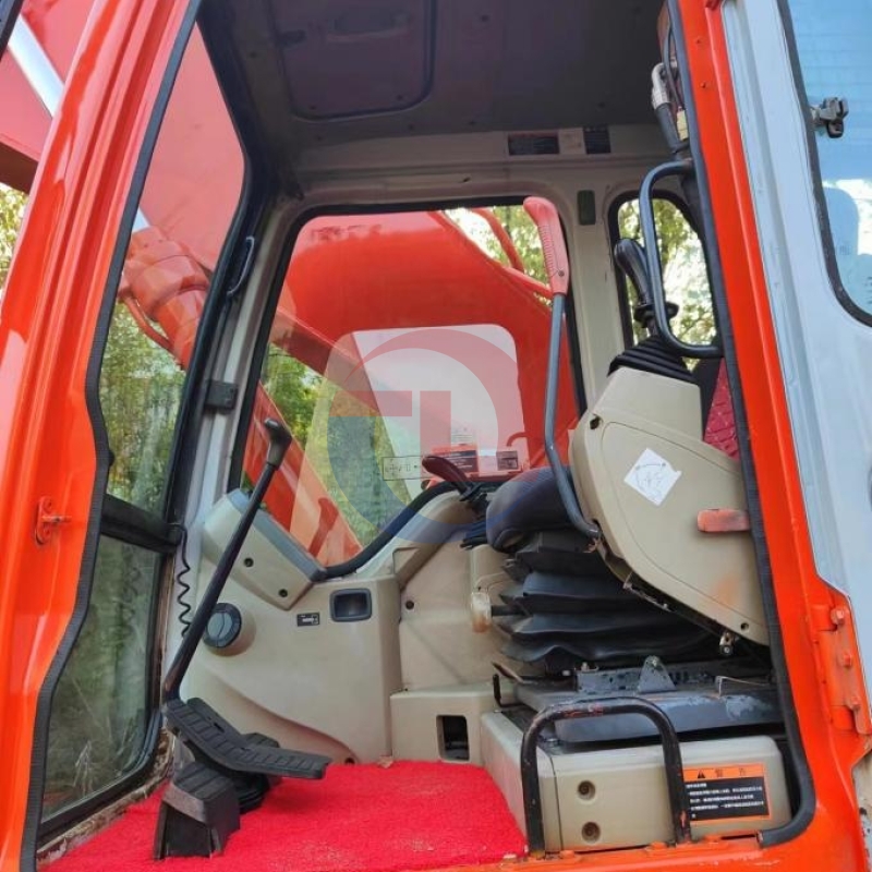 29T Doosan DH300LC Used Track Excavator Repossessed Road Digging Machine