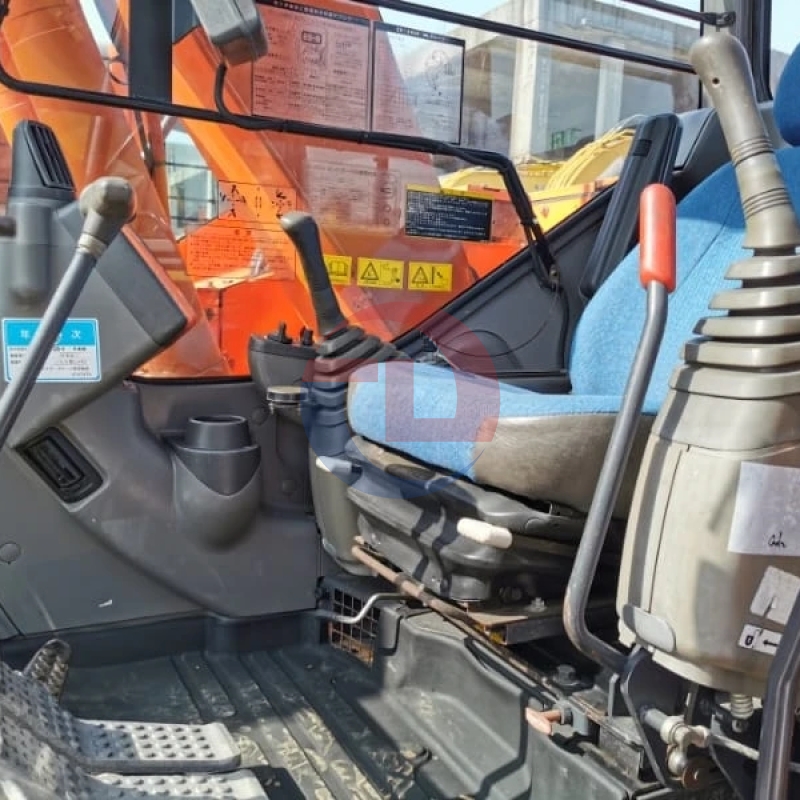 Little Working Hours Used Cheap Hitachi 135 Excavator