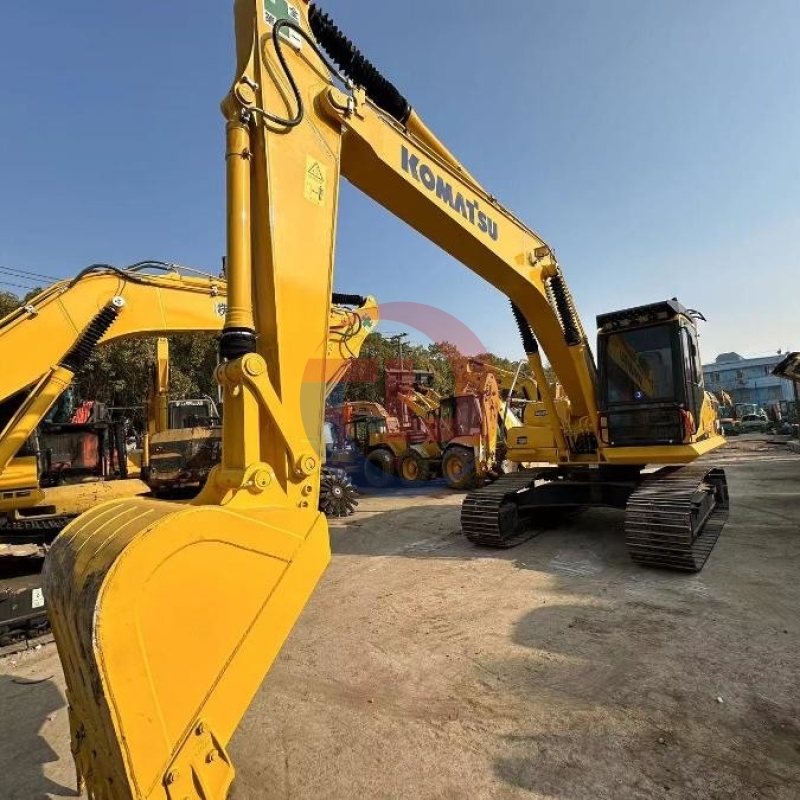 2000KW Engineering Used Komatsu Excavator Equipment PC200-8 19Tonne