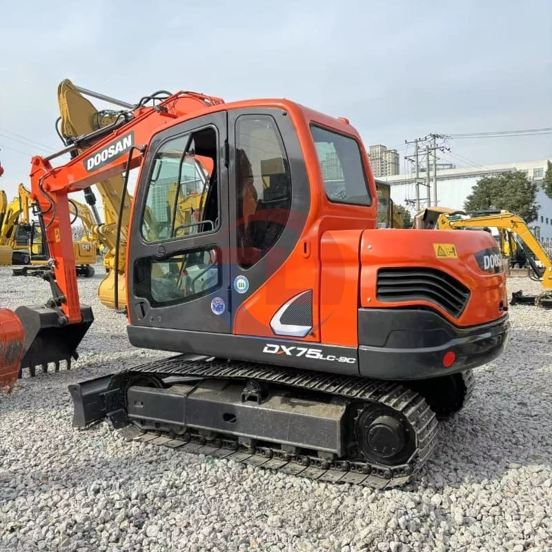 Powerful second-hand 7ton wheeled crawler DX75 excavator for sale
